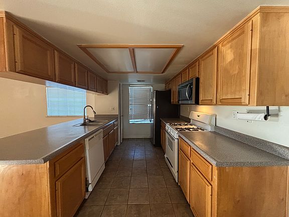 4th image of 446 Emily Way