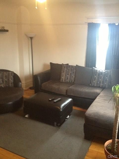 2nd image of 2007 W Genesee St APT 2