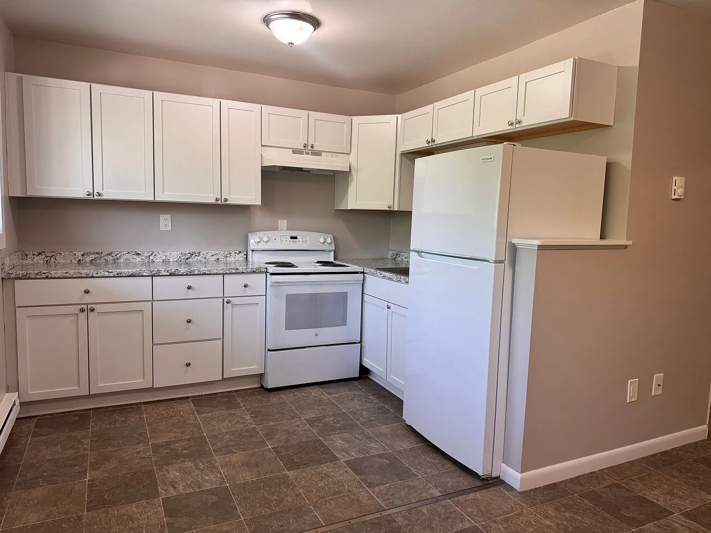 2 bedroom, 1 bathroom in West Lebanon — Photo 2