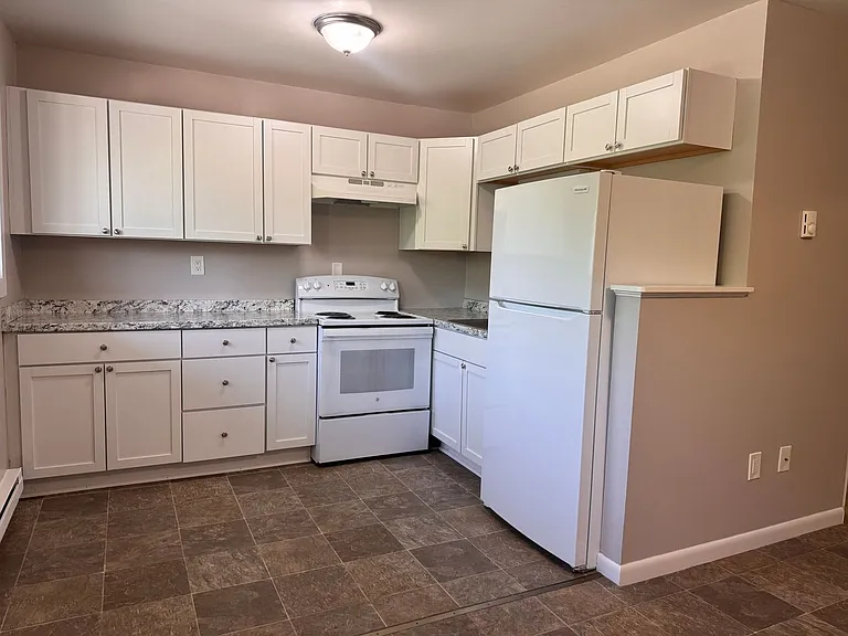 4 Butternut Ln #J — Photo 2