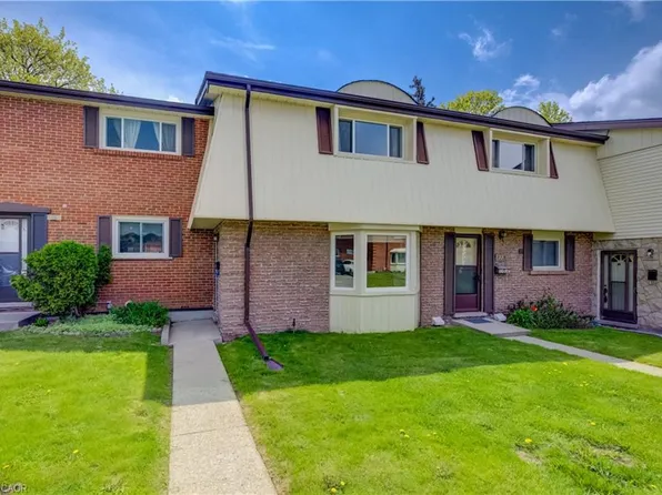 160 Jansen Ave #32, Kitchener, ON N2A 2L7