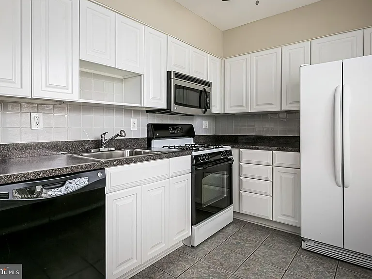 202 Cove Rd — Photo 8