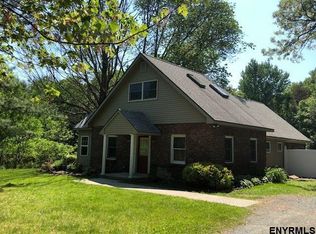 1715 Champagne Dr, Castleton, NY 12033