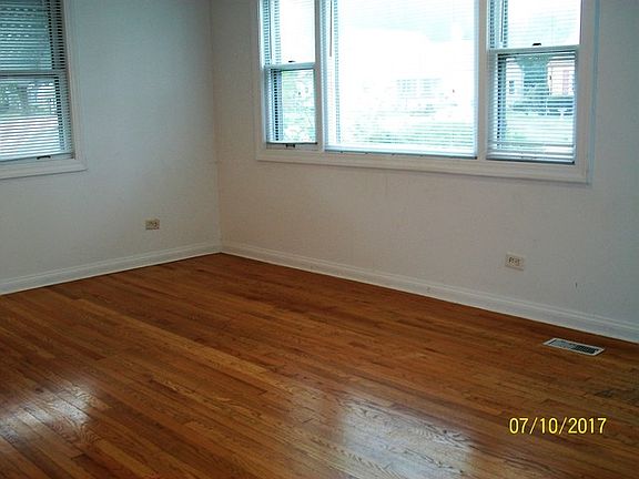 4th image of 4915 W 91st Pl