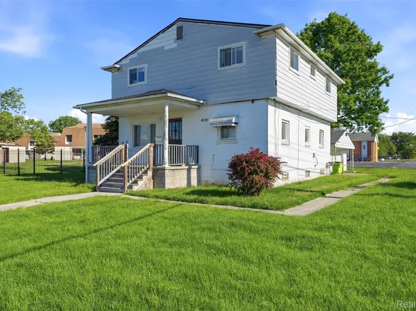1631 Clara St, Clinton Township, MI 48036