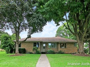 960 Oakhurst Ave NW, Grand Rapids, MI