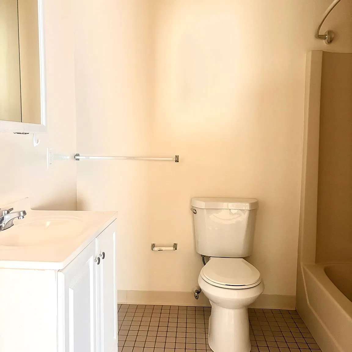 2 bed, 1.0 bath, 900 sqft, $2,600 — Photo 2