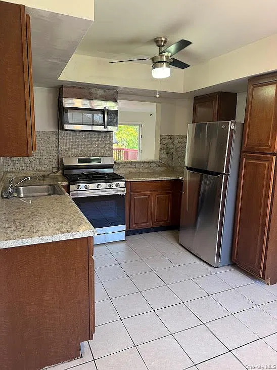 3 bed, 2.5 bath, 1588 sqft, $2,600 — Photo 2