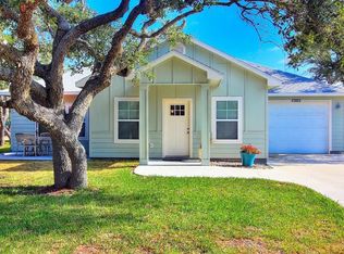 2004 Crescent Ct, Rockport, TX 78382