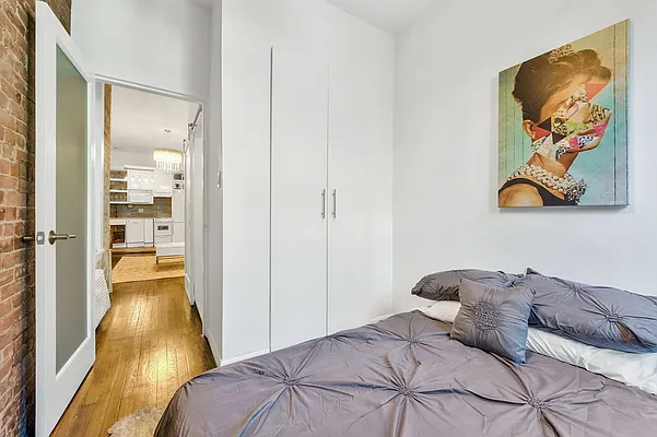 Rented by Manhattan Realty Group | media 22