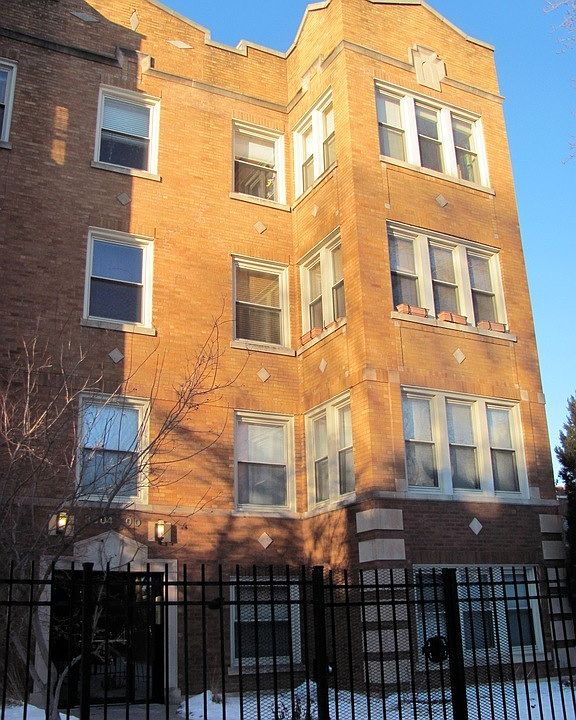 1st image of 3300 W Cullom Ave Unit 3
