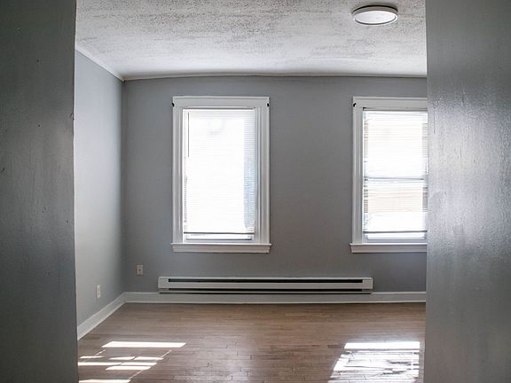 4th image of 105 Scranton St #1R