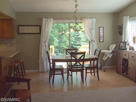 2nd image of 471 Harp St SE