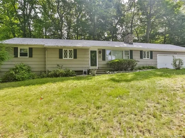 54 Pomona Rd, Trumbull, CT 06611