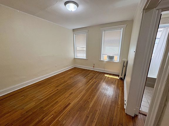 4th image of 364 Riverway St Unit 18