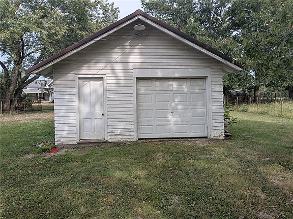4th image of 12291 Hume St