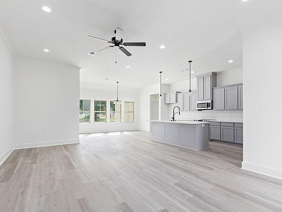 3rd image of 211 W Maine Ave