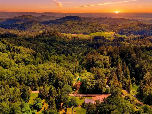 21225 SW Eagle Point Way, McMinnville, OR 97128