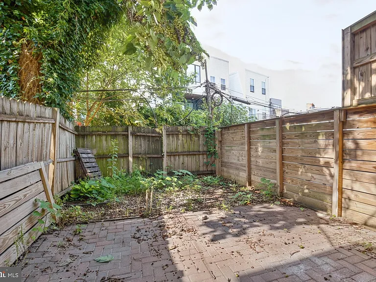 2336 W Thompson St — Photo 11
