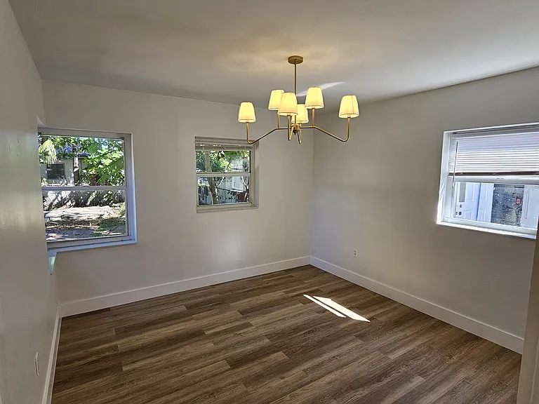 1915 Normandy Dr — Photo 14