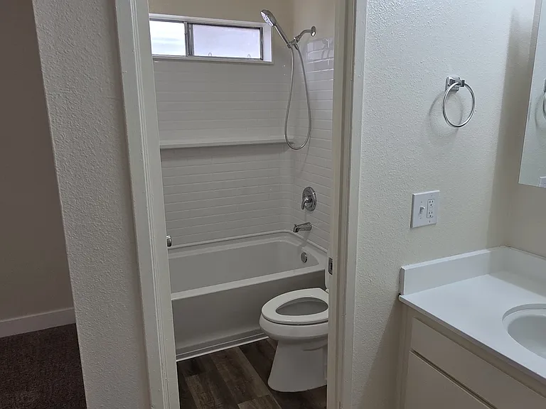 Magnolia Gardens Apartments — Photo 10