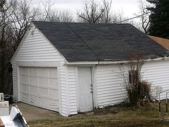 Detached Garage