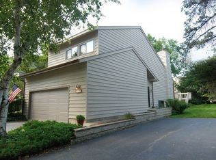 1532 Kirkwood Dr, Geneva, IL 60134