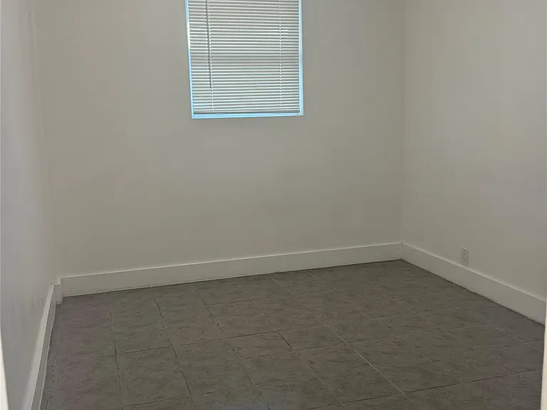 3120 SW 12th Pl — Photo 25