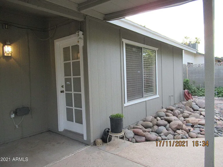 2324 W Highland Ct — Photo 19