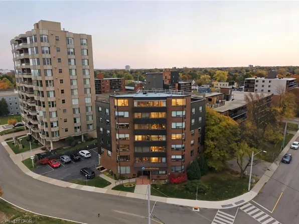 166 Mountain Park Ave #502, Hamilton, ON L8V 1A1