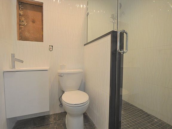 4th image of 869 Herkimer St #2