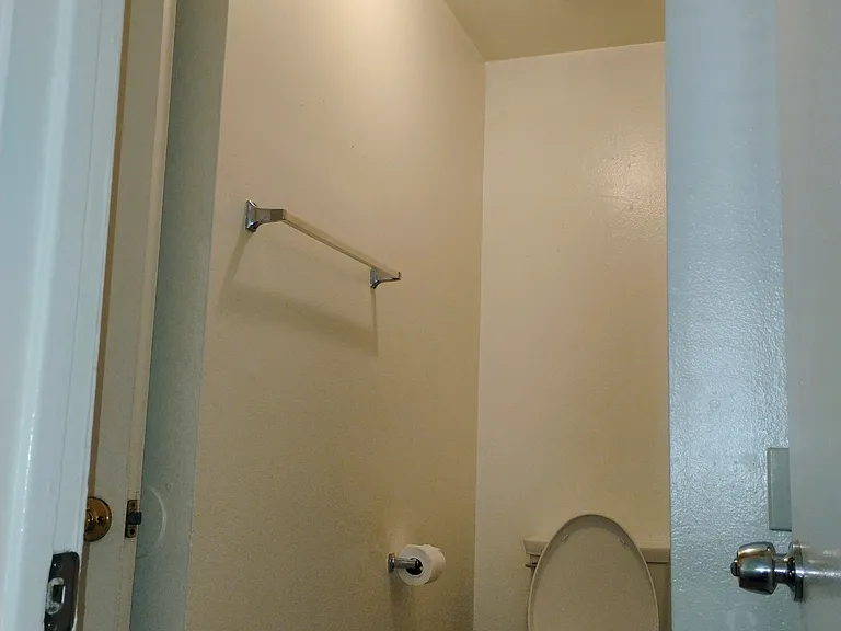 655 W Ashlan Ave #204 — Photo 2