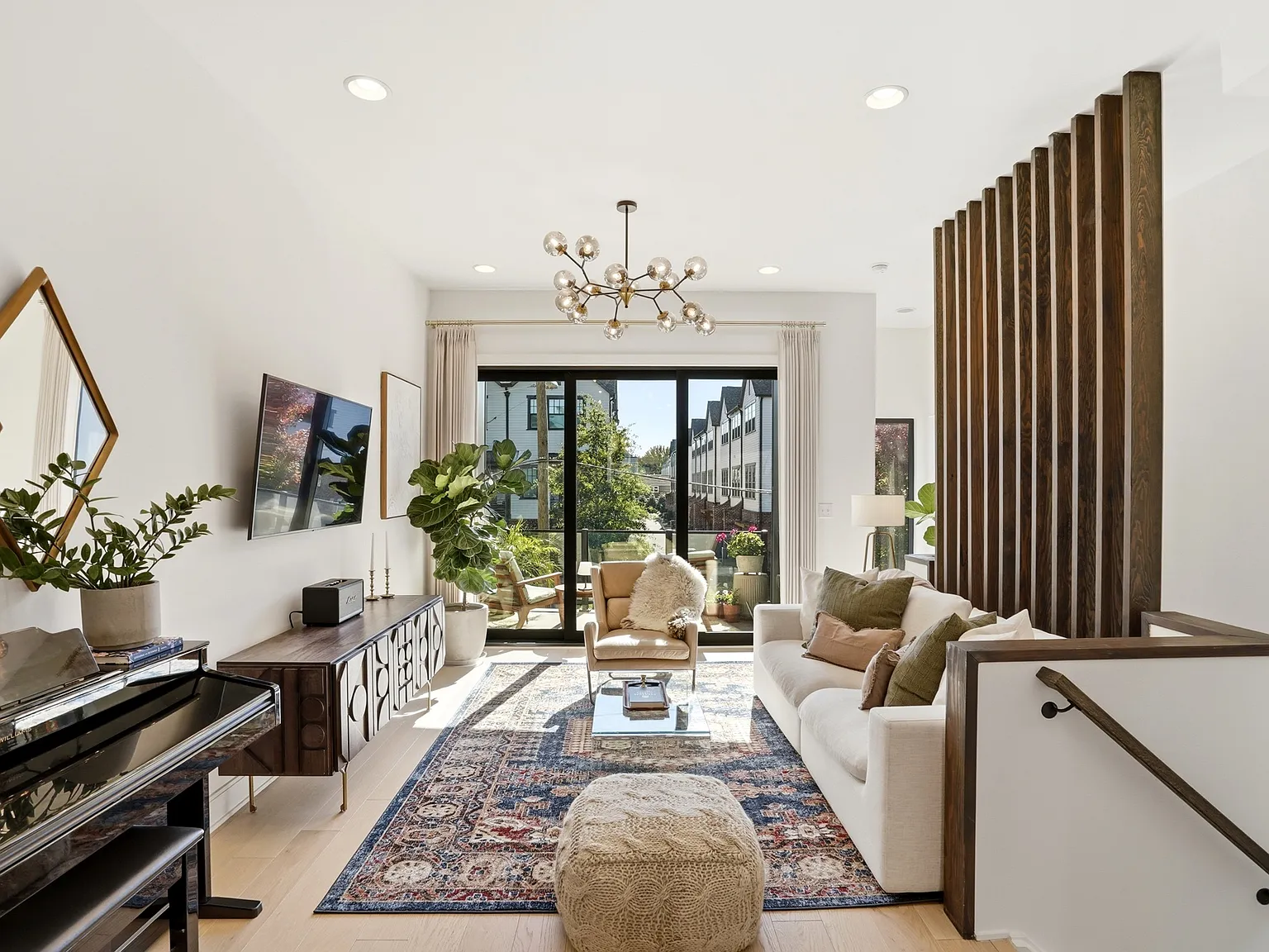 2 bed, 2.5 bath, 1568 sqft, $4,899 — Photo 2