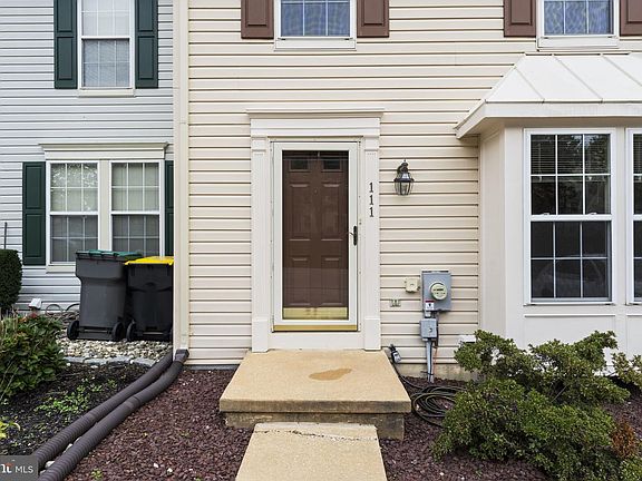4th image of 111 Lauren Pl