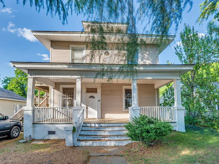 753A Leonard St — Photo 1