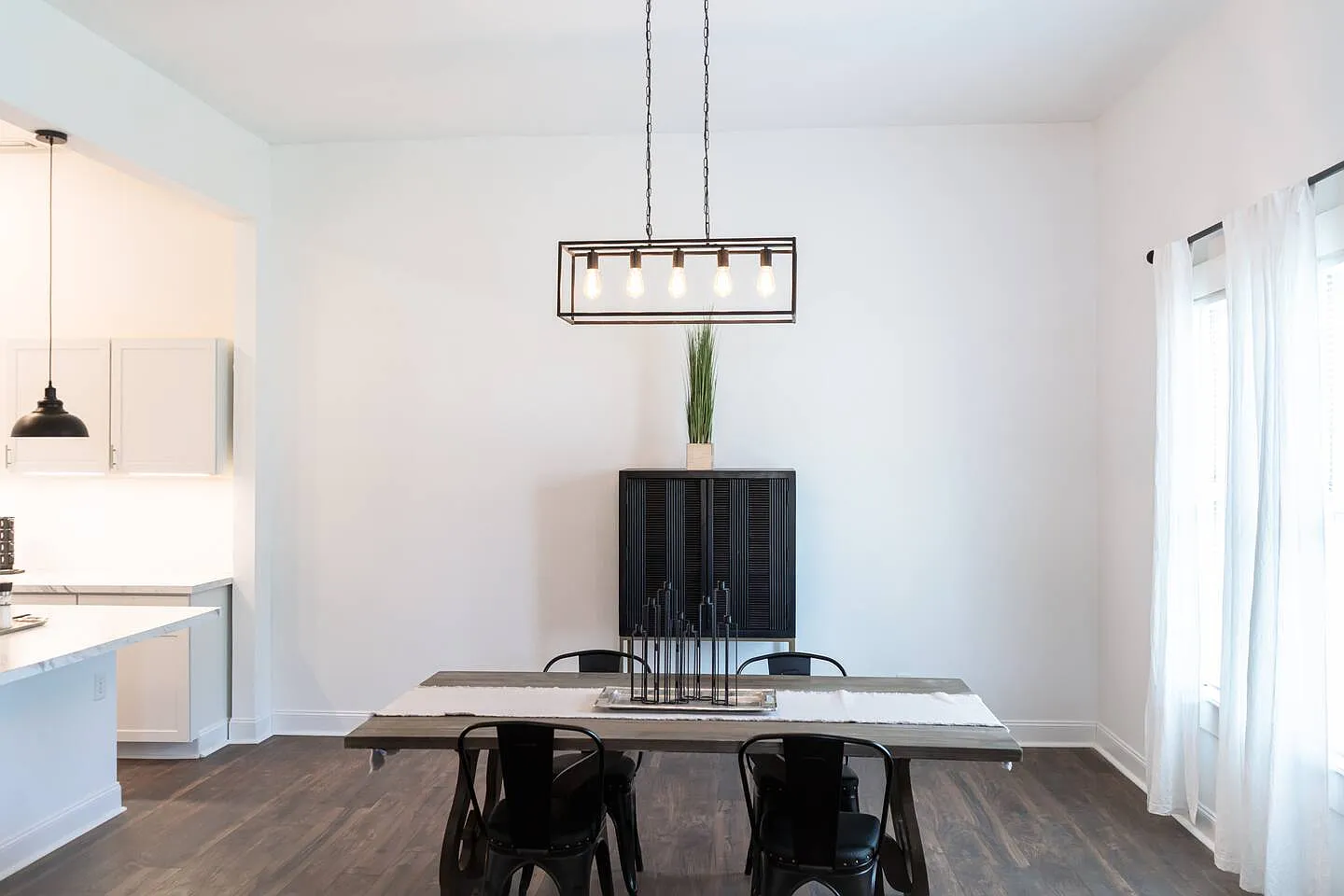 2 bed, 1400 sqft, $1,650 — Photo 4