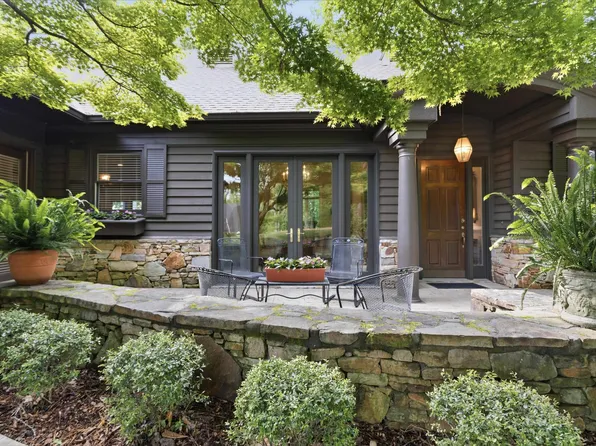 5124 Clubridge Dr W, Vestavia, AL 35242