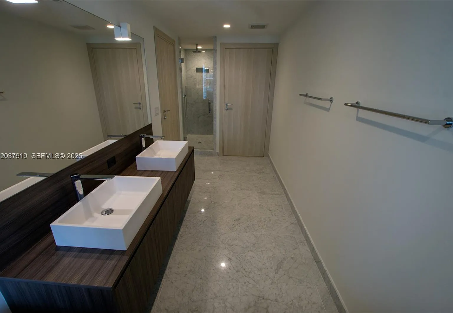 Brickell Flatiron Condo — Photo 4