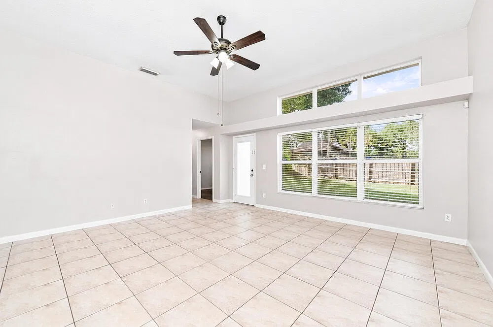 3 bed, 2.0 bath, 1266 sqft, $2,145 — Photo 4