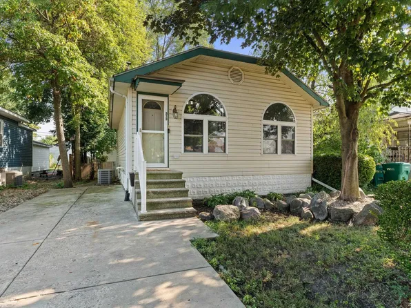 313 W 13th St, Mishawaka, IN 46544