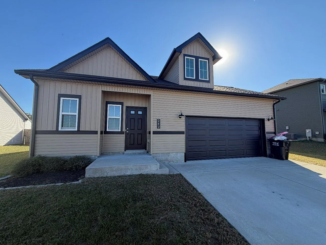 3 bed, 2.5 bath, 1350 sqft, $1,800 — Photo 1