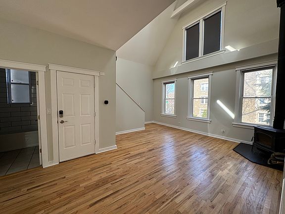 4th image of 1953 W Melrose St #2