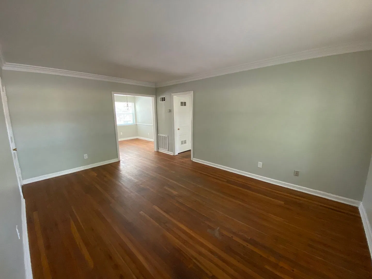 1314 East Victory Drive — Photo 2