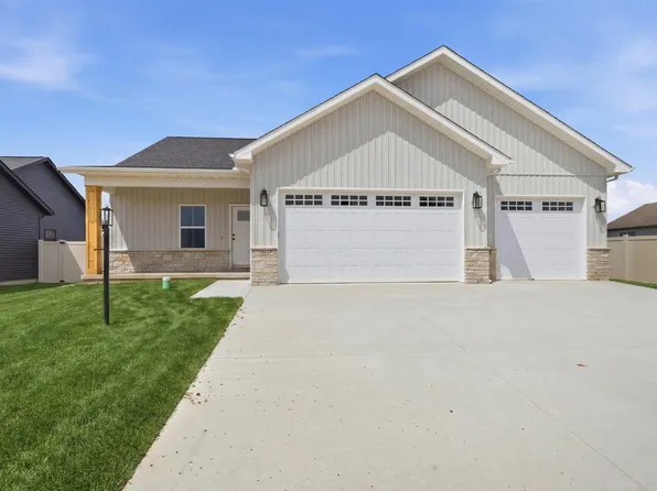 1303 W Hillcrest Dr, Chillicothe, IL 61523