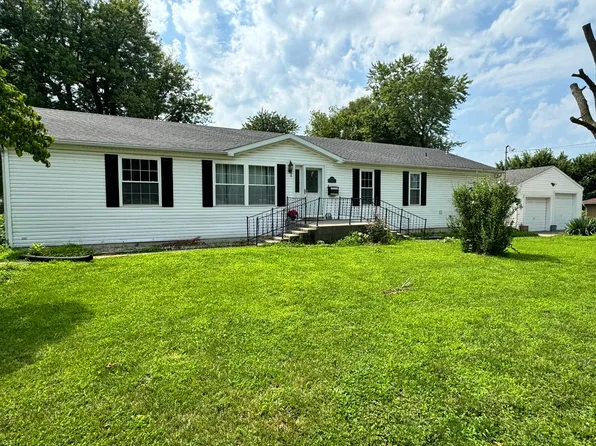 1269 S Highland Ct, Marshall, MO 65340