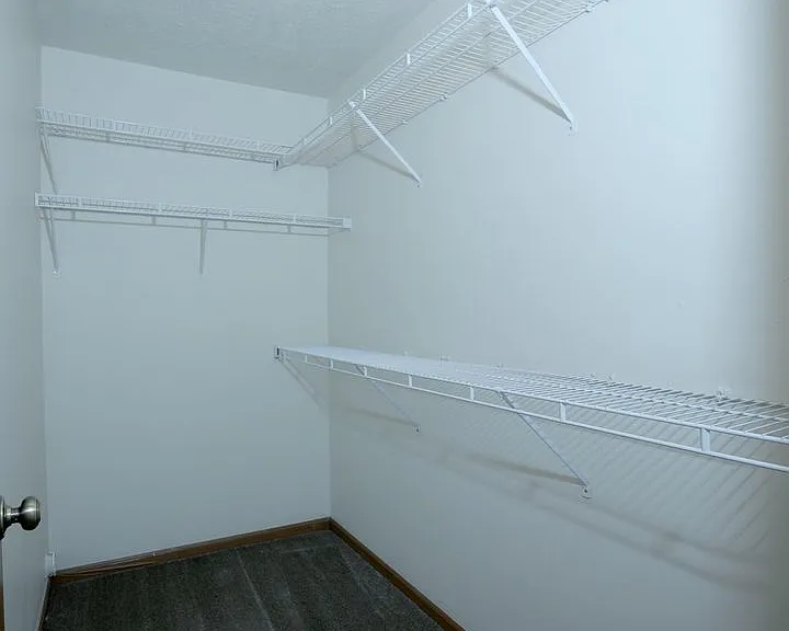 Oak Tree Apartments — Photo 15