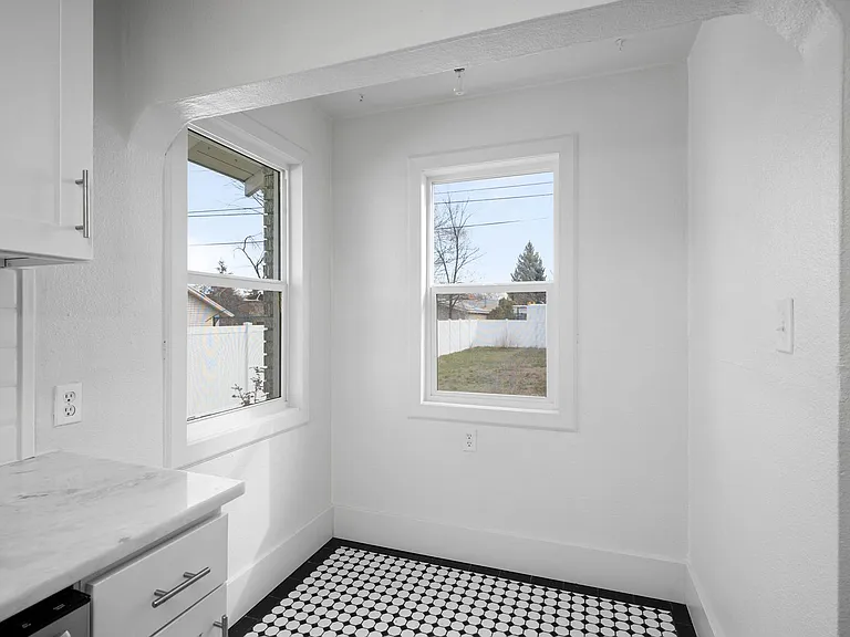 2618 N Ash St — Photo 9