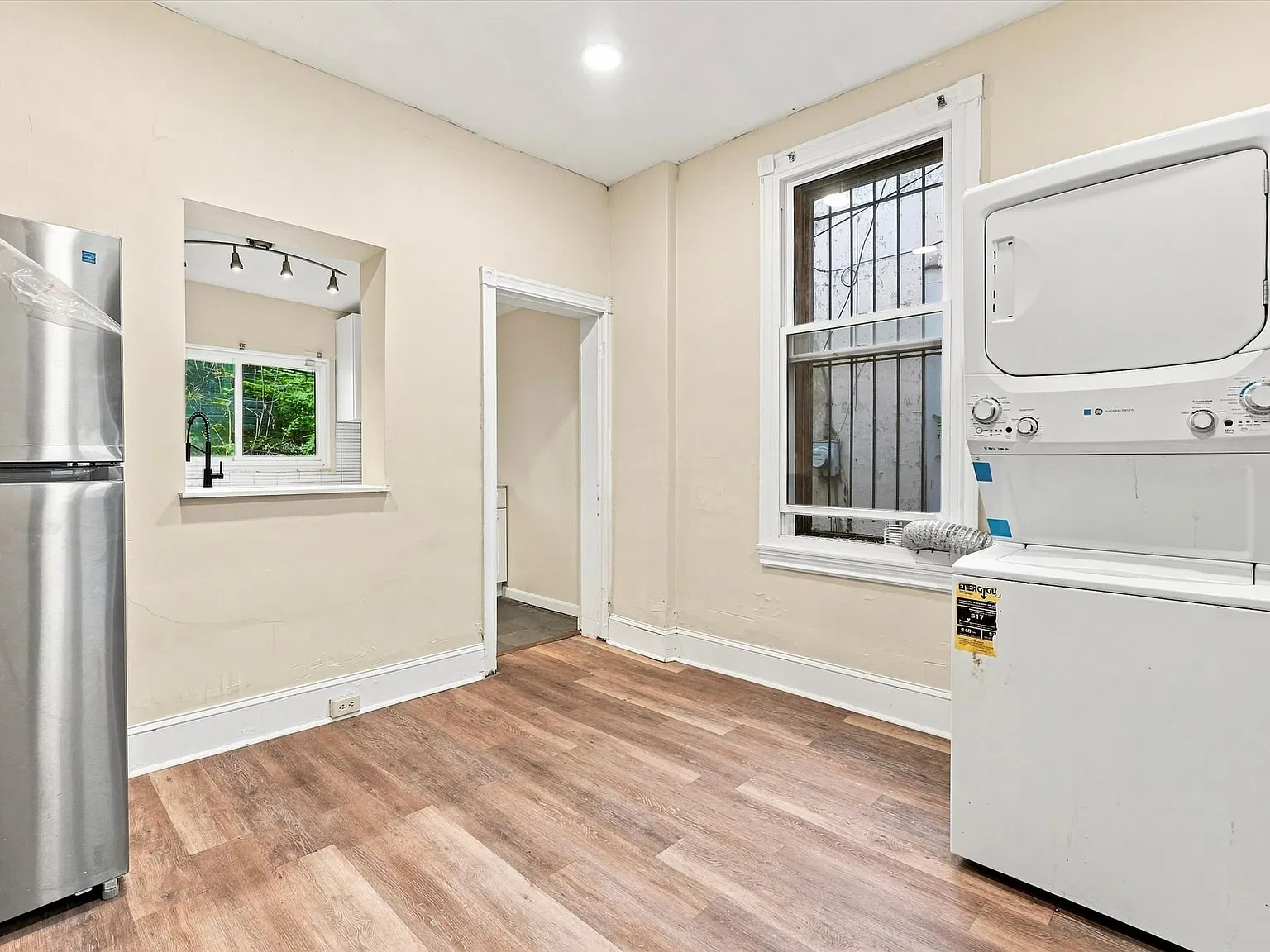 Gorgeous Home Available Now! — Photo 4