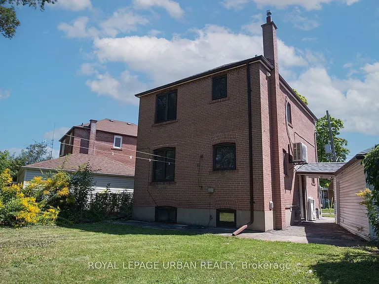 14 Camrose Cres — Photo 29