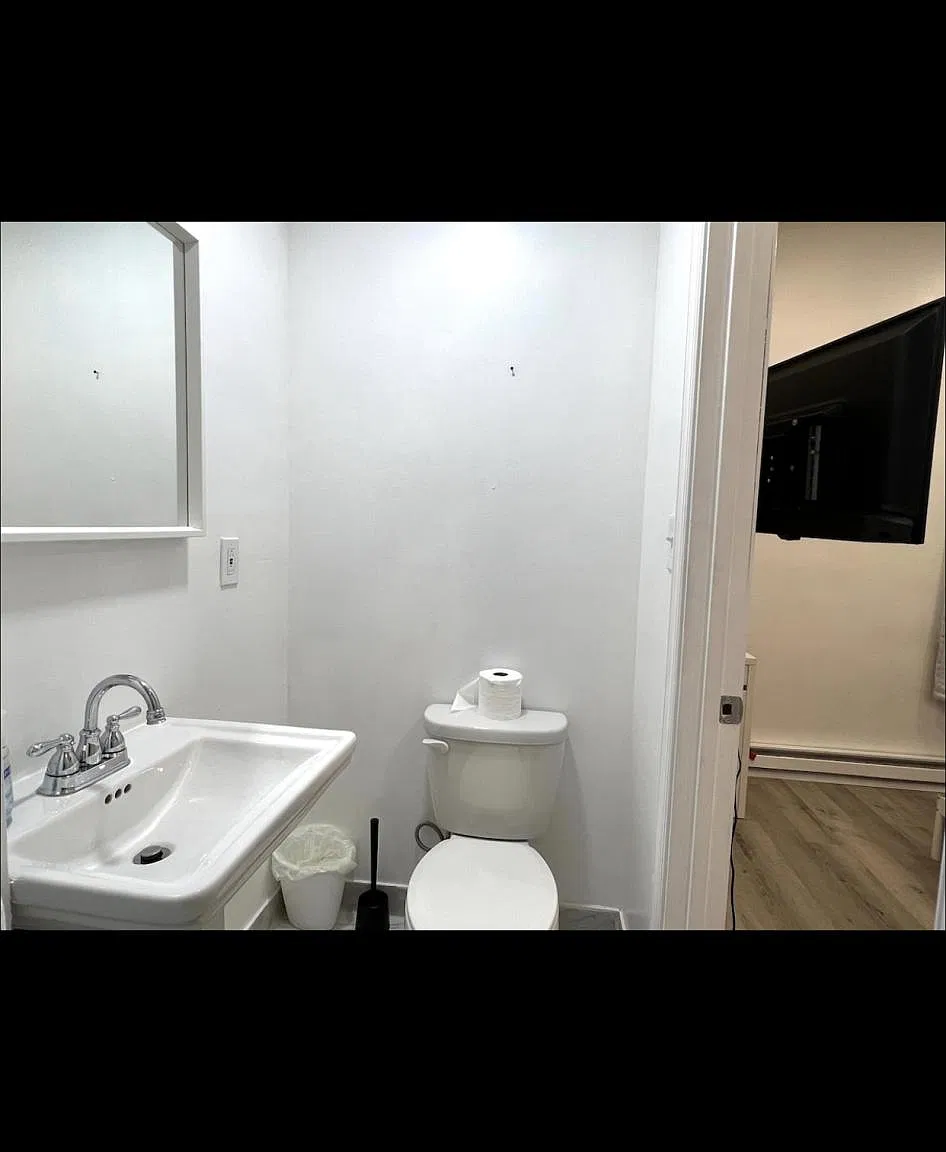 Studio, 200 sqft, $780 — Photo 2